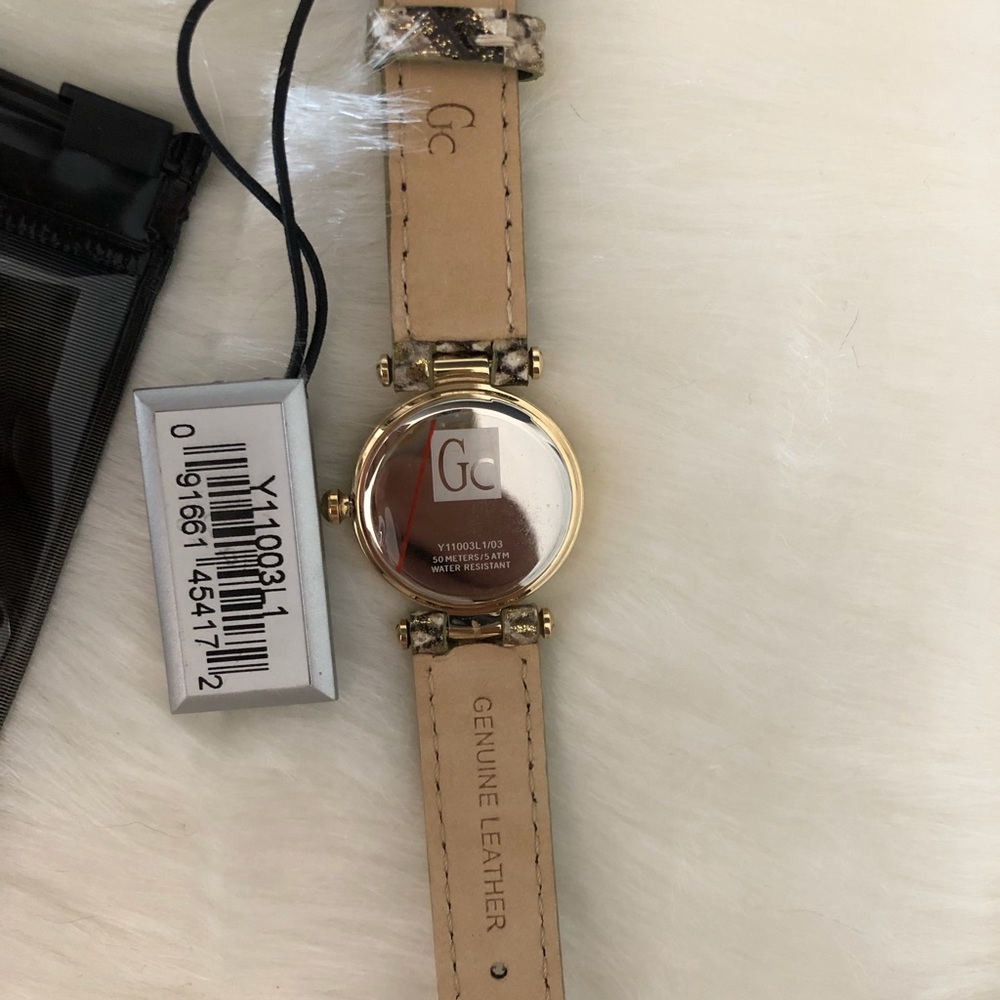 GUESS WOMEN WATCH - NEW - RARE - Picture 4 of 8